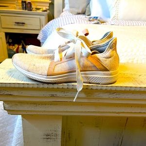 Adidas bounce edge lux blush pink